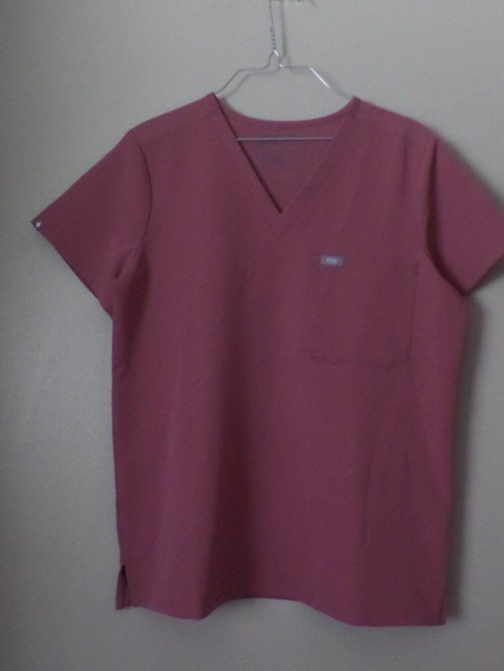 FIGS Catarina V-Neck Dusty Rose Scrubs – Size Medium